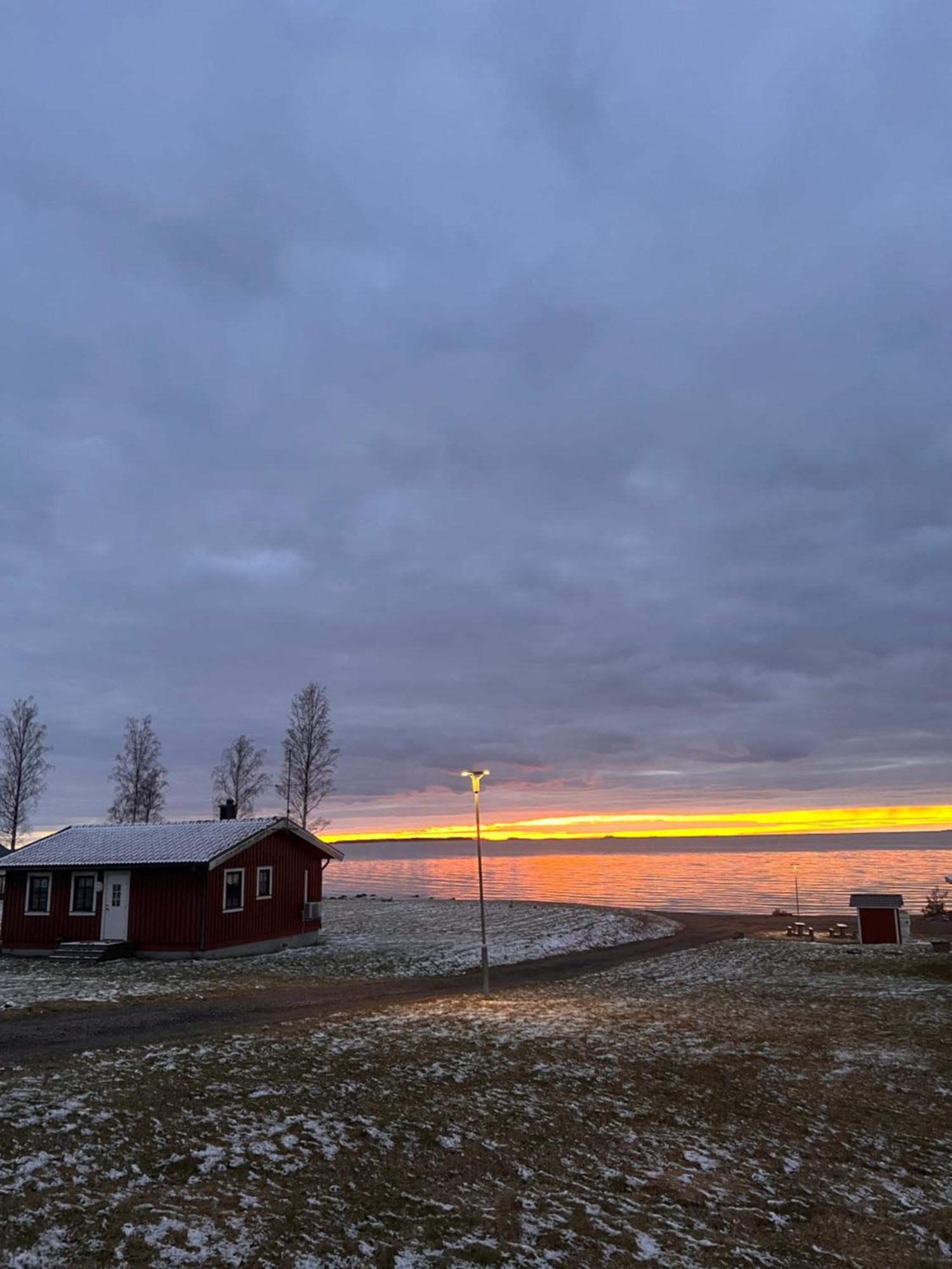 Sjötorp Askevikstugbyヴィラ エクステリア 写真